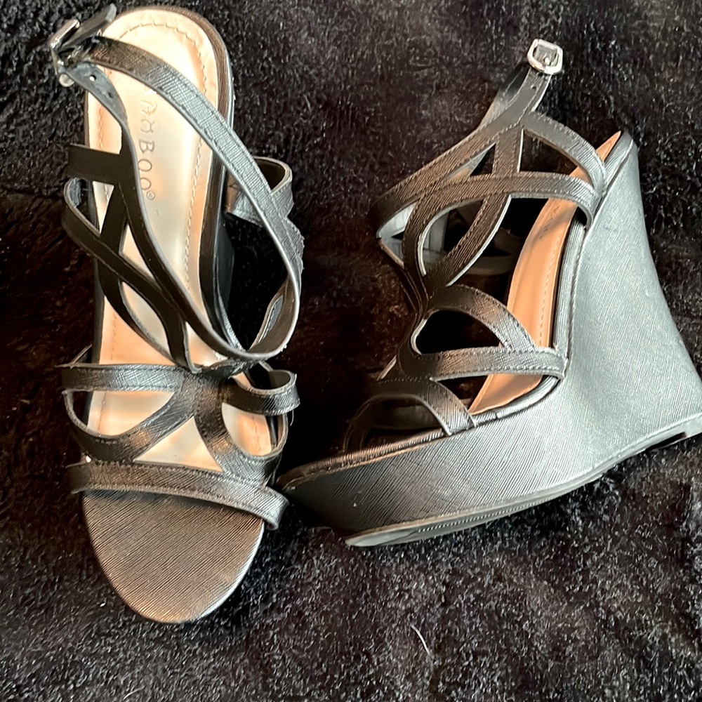 BAMBOO Black Wedges